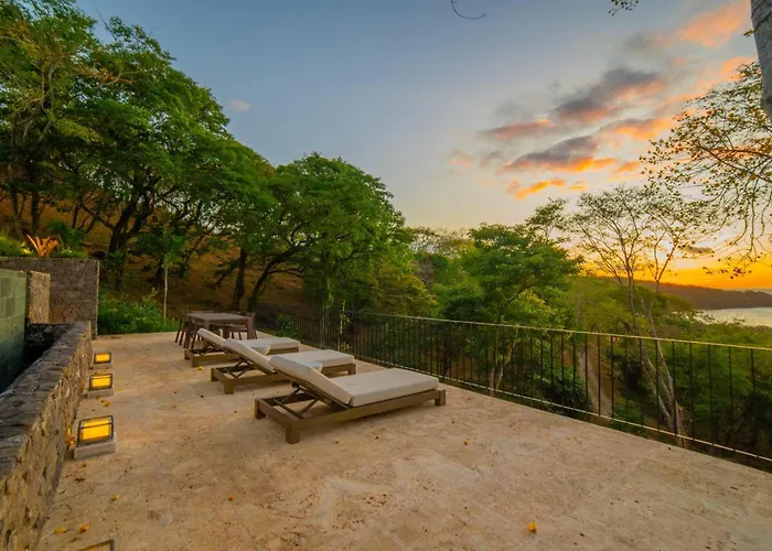 Casa Lagom, Luxurious Oasis With Infinity Pool! La Cruz (La Cruz)