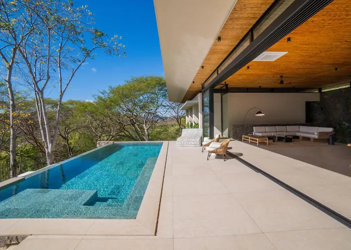 Villa Casa Lagom, Luxurious Oasis With Infinity Pool! *