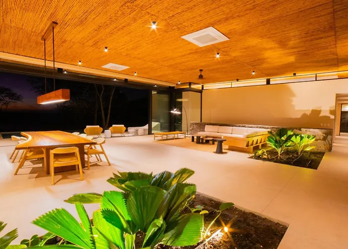 Casa Lagom, Luxurious Oasis With Infinity Pool! Villa La Cruz (La Cruz)