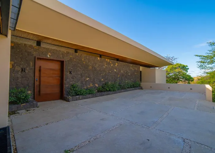 Villa Casa Lagom, Luxurious Oasis With Infinity Pool! La Cruz (La Cruz)
