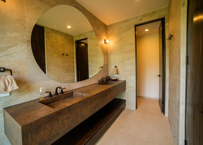 Casa Lagom, Luxurious Oasis With Infinity Pool!