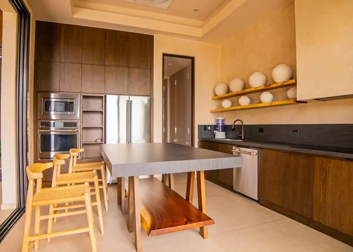 Casa Lagom, Luxurious Oasis With Infinity Pool! Villa
