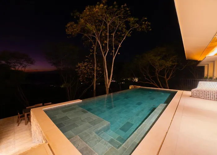 Casa Lagom, Luxurious Oasis With Infinity Pool! *
