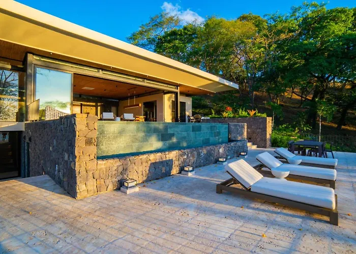 Villa Casa Lagom, Luxurious Oasis With Infinity Pool!