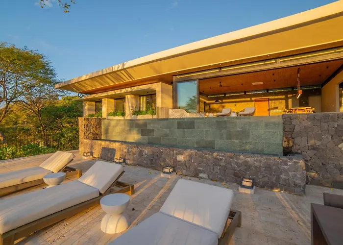 Casa Lagom, Luxurious Oasis With Infinity Pool! * La Cruz (La Cruz)