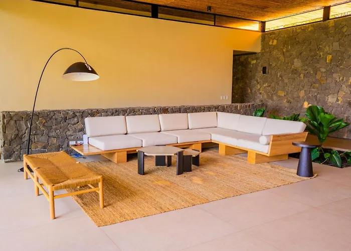 Villa Casa Lagom, Luxurious Oasis With Infinity Pool!