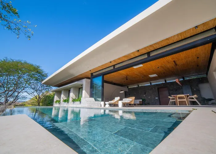 Casa Lagom, Luxurious Oasis With Infinity Pool! Villa La Cruz (La Cruz)