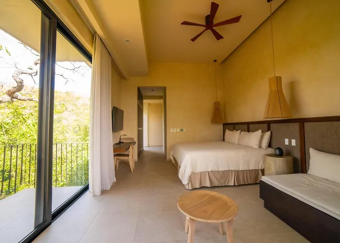 Casa Lagom, Luxurious Oasis With Infinity Pool! Villa