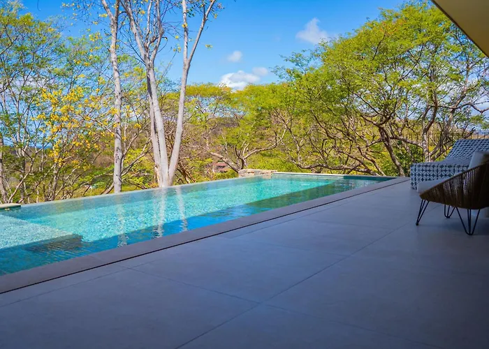 Casa Lagom, Luxurious Oasis With Infinity Pool! Villa La Cruz (La Cruz)