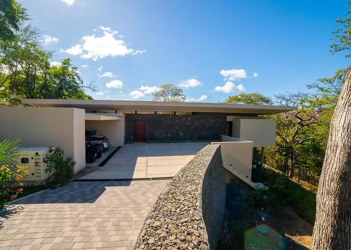 Villa Casa Lagom, Luxurious Oasis With Infinity Pool! La Cruz (La Cruz)