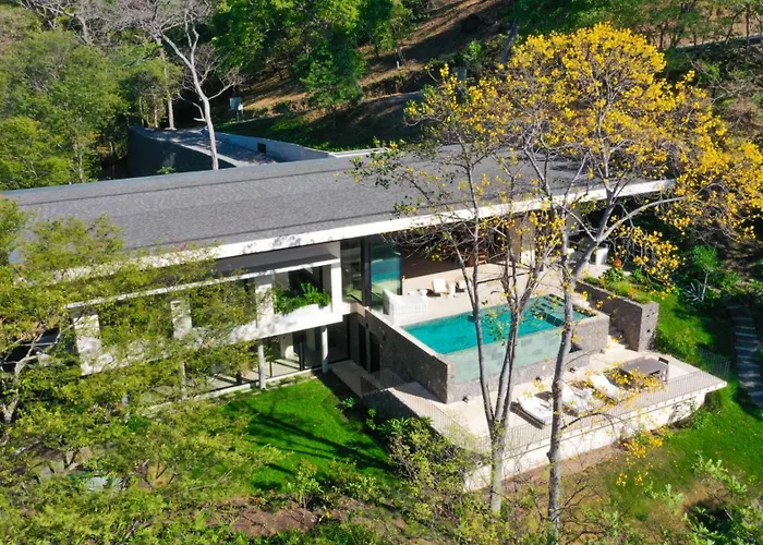 Casa Lagom, Luxurious Oasis With Infinity Pool! Villa
