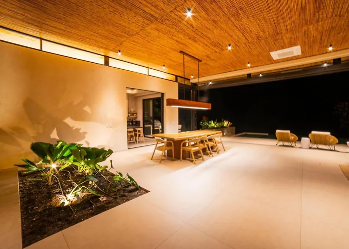 Casa Lagom, Luxurious Oasis With Infinity Pool! Villa *